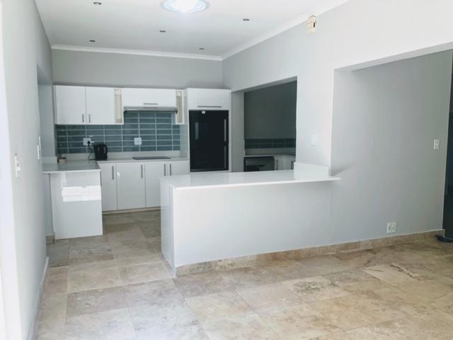 To Let 4 Bedroom Property for Rent in Hout Bay Western Cape